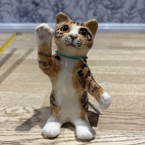 Winstanley cat size - size, 2