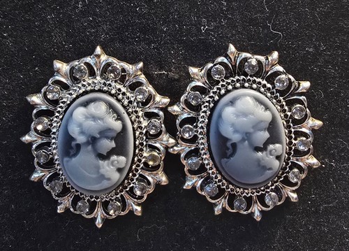 Vintage cameo stud earrings - cameo,