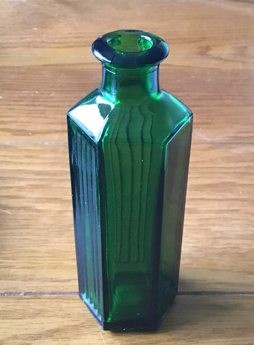 Antique green hexagonal ribbed - green,