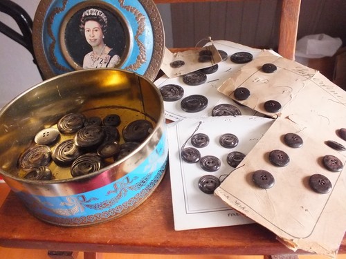 Vintage old buttons some - vintage,
