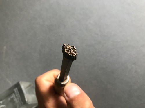 Bookbinding gilding tool