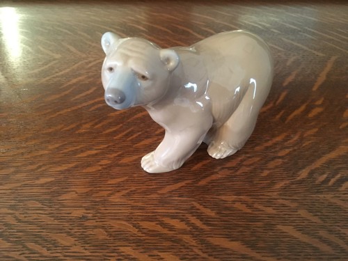 Lladro 1204 attentive bear - #1204,