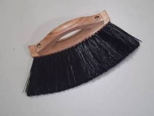 Under cushion half moon - /,
