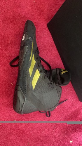 Adidas wrestling shoe - in, size