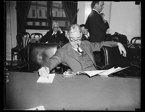 Photo politician desk 1930s - photo:politician, at