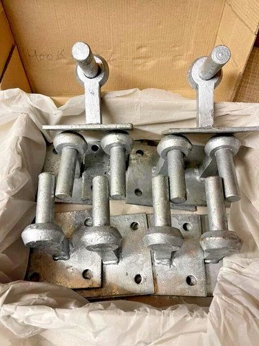 Field gate hooks square - on,