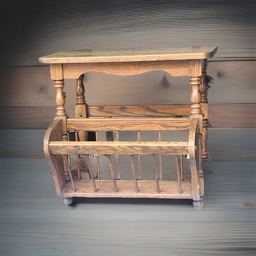 Light brown wood - light,