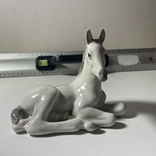 Horse figurine,  foal lying down. Vintage Lomonosov Russia 