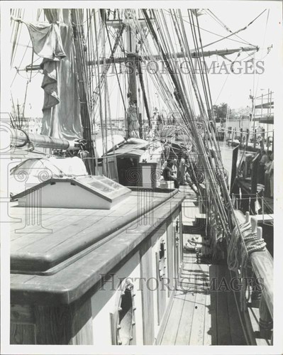 1976 press photo cabin - press,