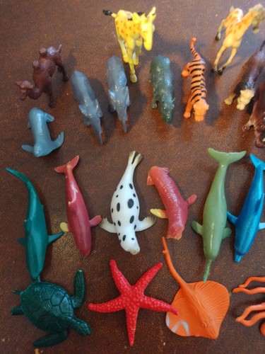 Small plastic animal sea - small,