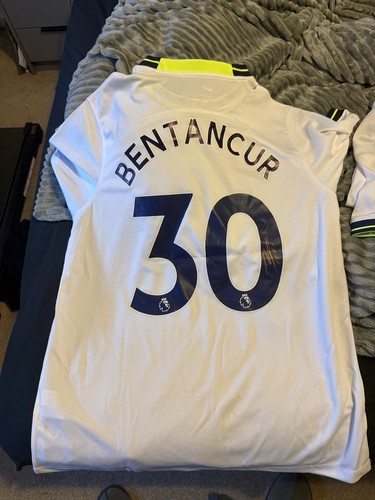 Rodrigo bentancur signed - bentancur,