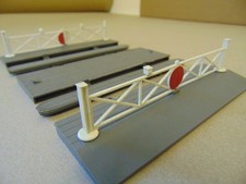 Tri-ang ~ R496 Level Crossing