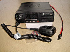Motorola DM4400 UHF 403-470MHz DMR DMRdigital with cradle, microphone & dc tail