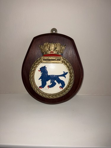 Hms northumberland crest hand - crest,