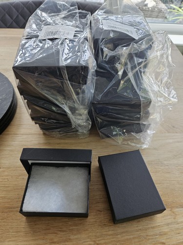 Matt black cardboard jewellery - matt,