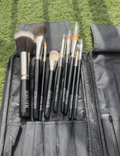 Laura mercier brush - mercier, with