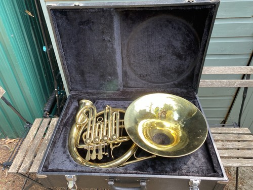 French horn with detachable - with,