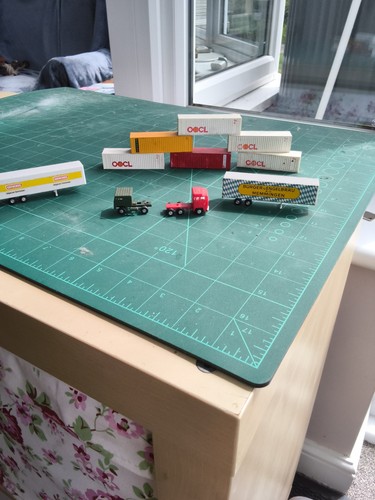 Gauge containers trailer - ,