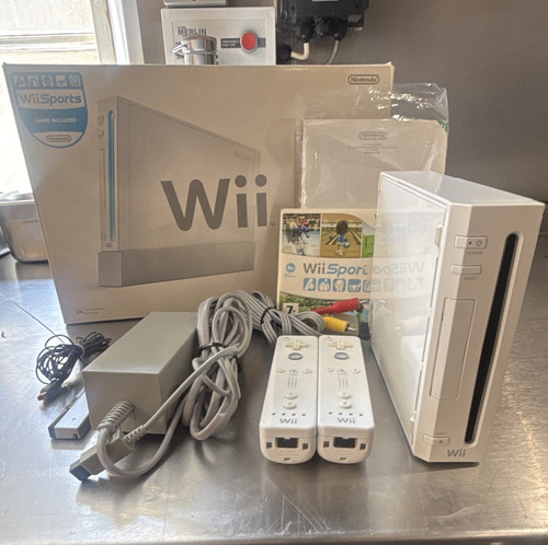 Nintendo wii white console - nintendo,