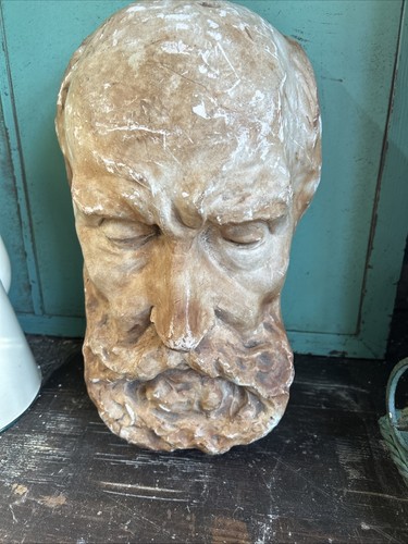 Large plaster face wall - plaster,