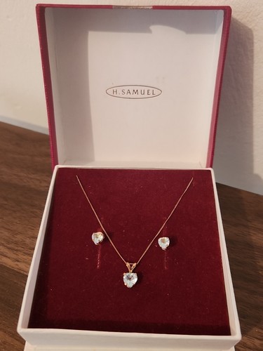 Samuel 9ct gold heart cubic - h.samuel,