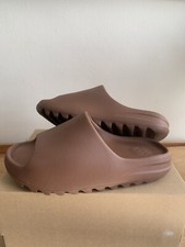 Yeezy Slide flax with box only worn inside bow in great condition same as shoes