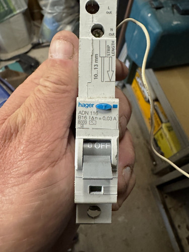Hager adn116 rcbo type 16a - type, b