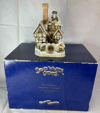 David Winter Cottages The Scrooge Family Home Christmas Presence - Vintage 1994