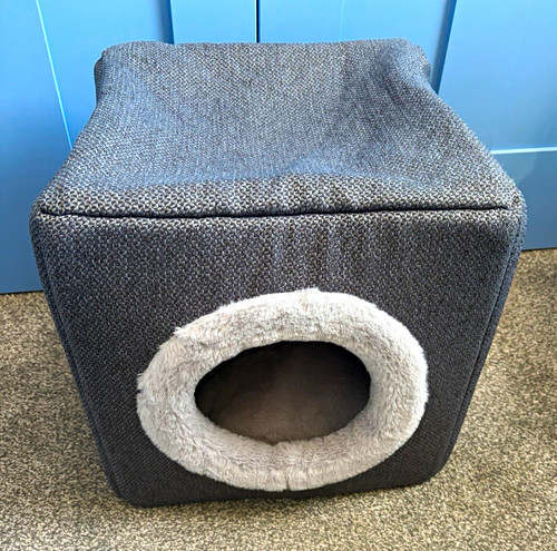 Luxury semi enclosed plush cat - semi,