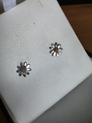 Ernest jones dainty daisy - jones,