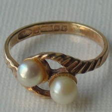 9ct Gold Pearl Ring, size M Maker GPS. Hallmarked 9 Carat Gold, 2.10 grams