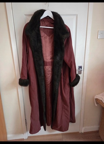 Beautiful vintage coat size - , 18