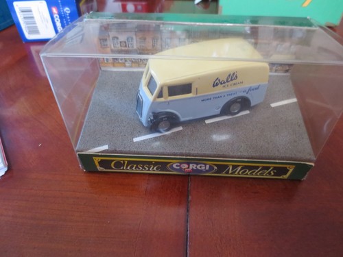 Corgi d983 morris - d983, van