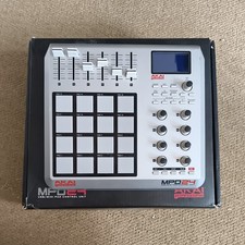 BOXED AKAI MPD24 MIDI Drum Pad Controller Loop Maker Used Great Condition CABLE