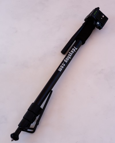 Light monopod with quick