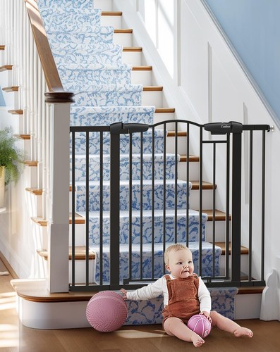 Auto close safety baby gate - close,