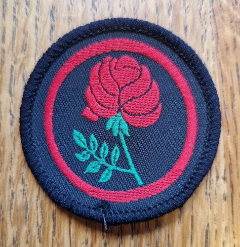 Girlguiding old red rose guide - red,