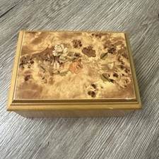 Mele&Co. Vintage Wooden Floral