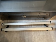 Pair of Thule roof bars 146 cm, with individual  keys for added security