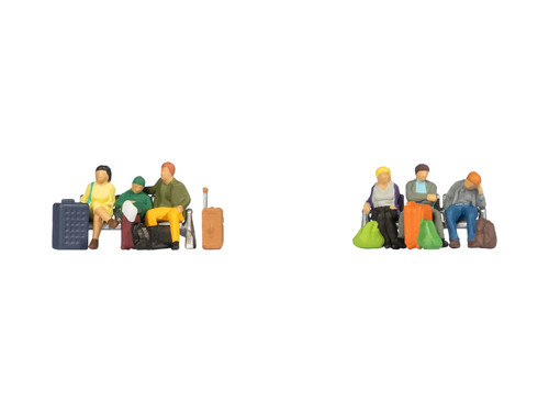 Noch 36213 seated - 36213, travellers