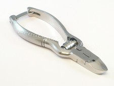 Toe nail cutting clippers