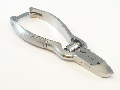 Toe nail cutting clippers