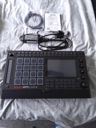 Akai professional mpc live - akai,