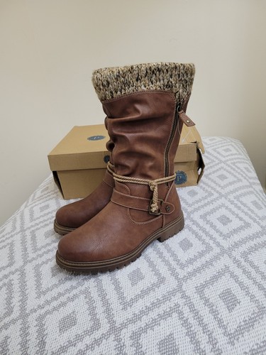 Bnib tan pavers - pavers, cuff