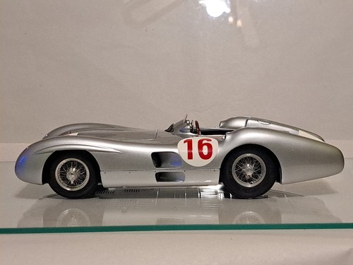 Scale mercedes benz w196r - 1/18,