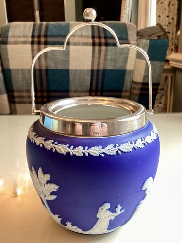 Wedgwood biscuit barrel ice - barrel, /