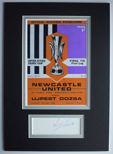 Wyn davies signed autograph - wyn,