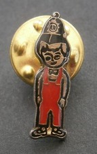 NT973*)  SMALL METAL ENAMEL CHILD KID WITH POLICEMAN'S HAT POLICE BADGE PIN 