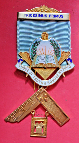 Masonic past masters jewel - masters,