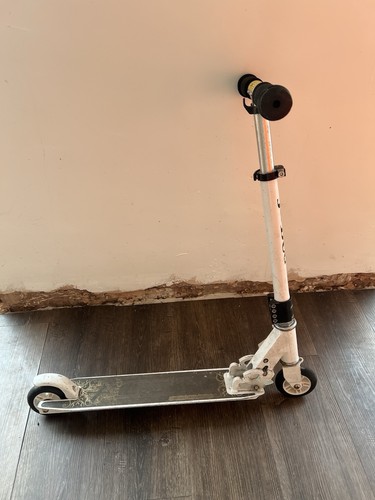 Bug scooter white - jd,